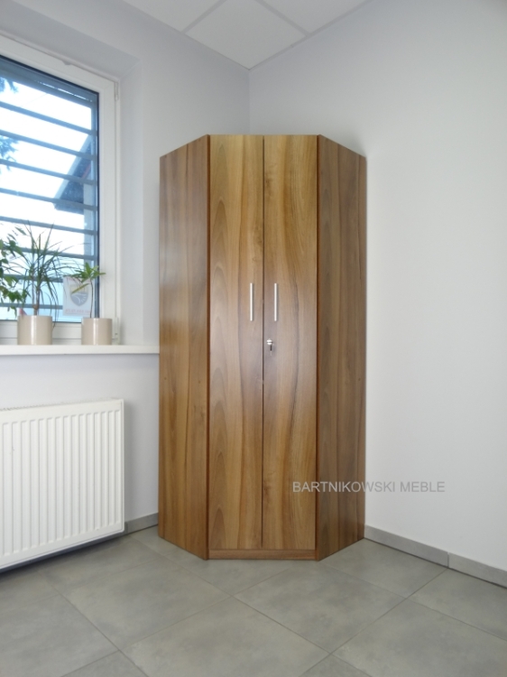 Real foto: Szafa biurowa narożna NNX-02 183h x 70 x 70 cm