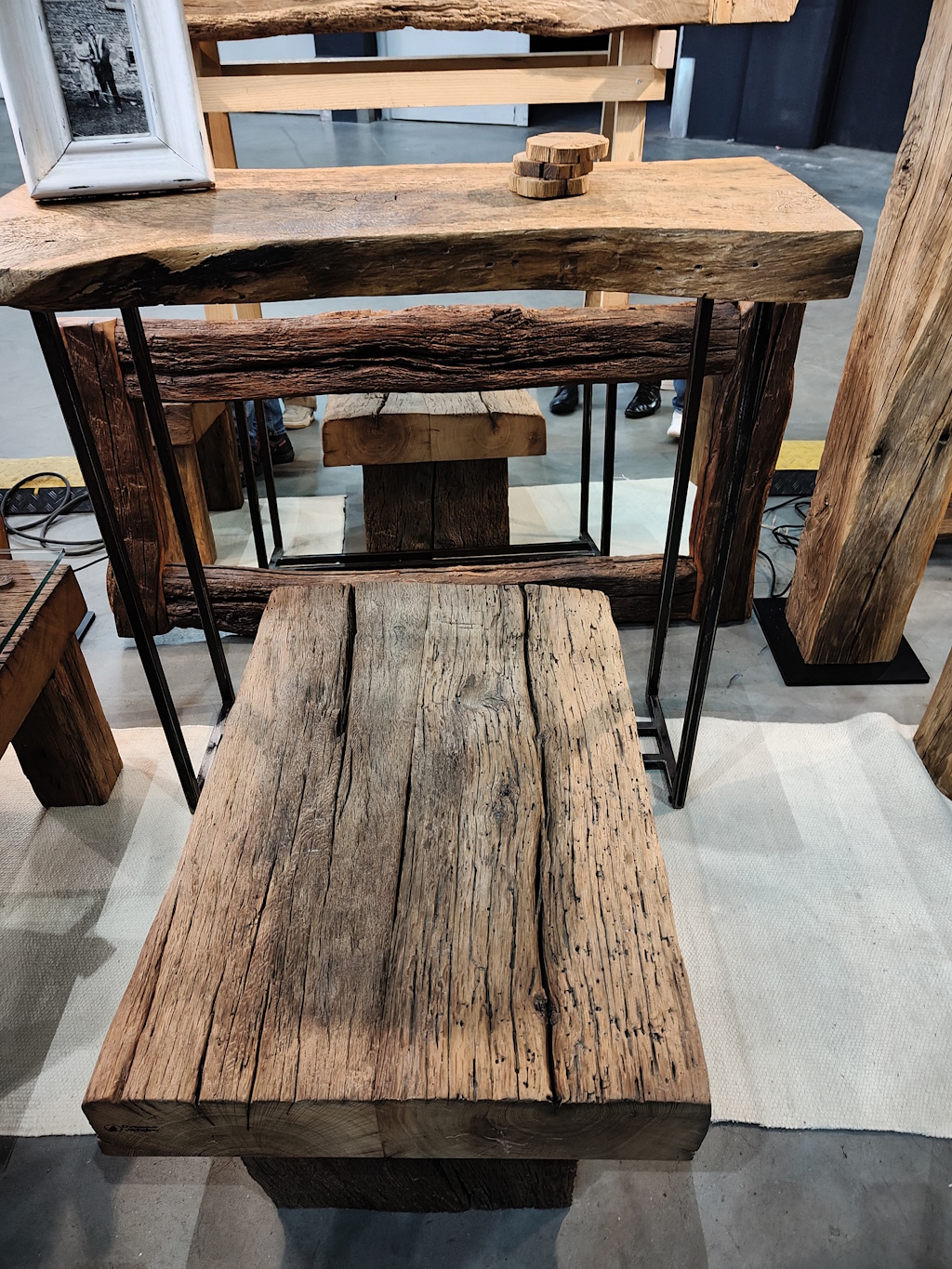 Meble z drewna z odzysku