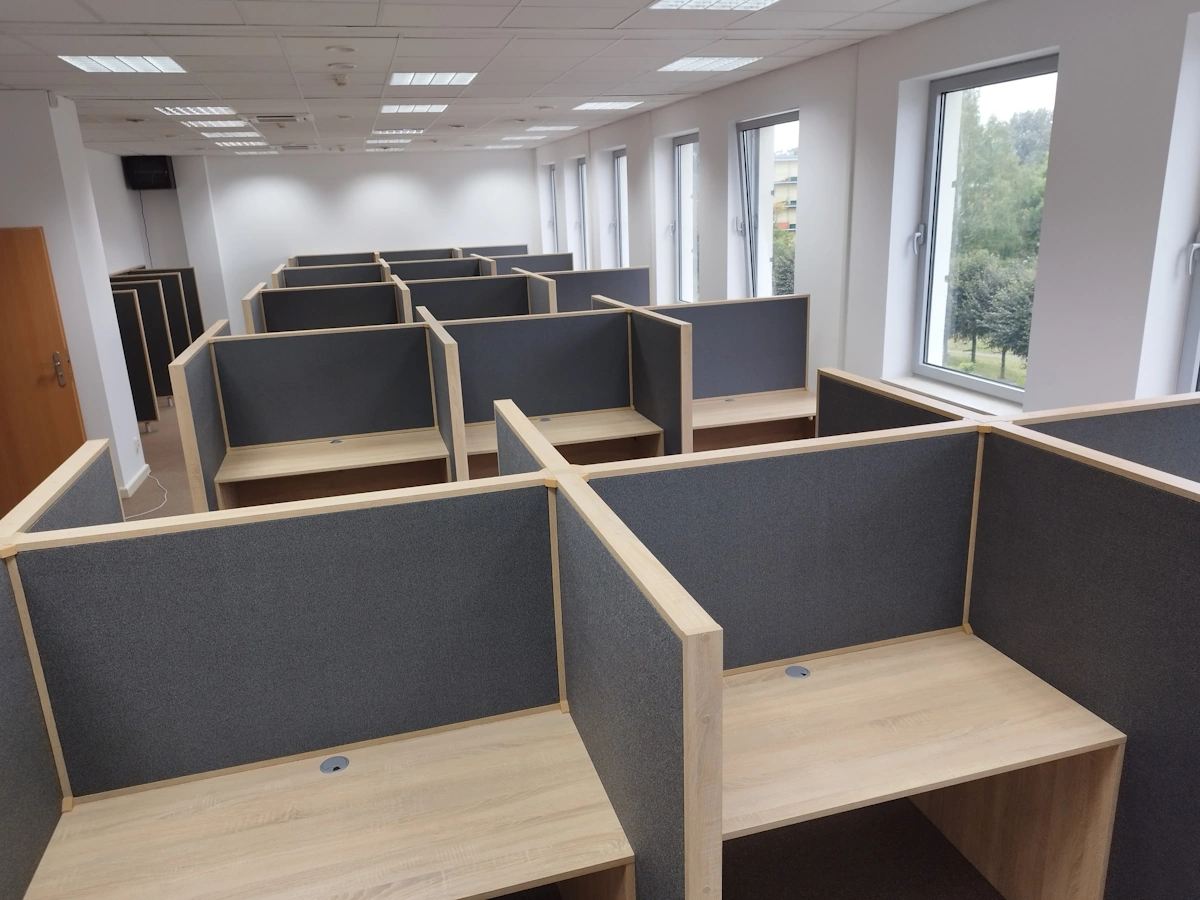 Rzeczywista realizacja boksów akustycznych do call center i biura